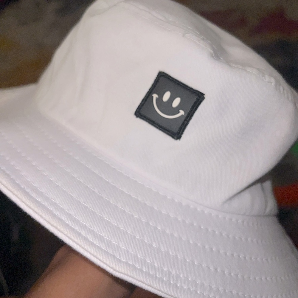 Bucket hat
